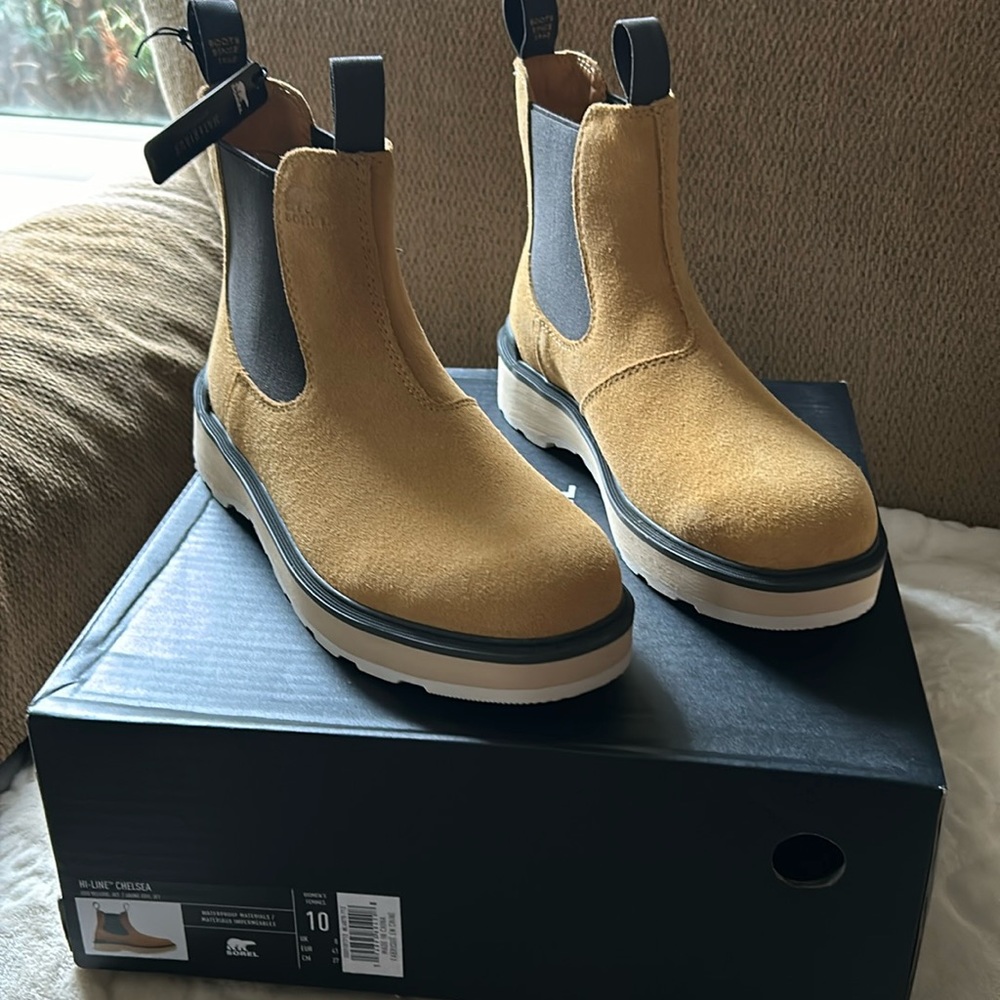 NIB SOREL Hi-Line Chelsea boot